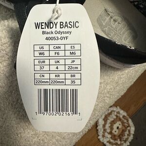 Womens Hey Dudes Wendy basic never worn size 6